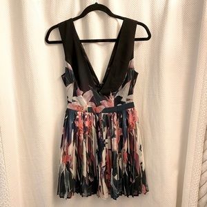 Floral Bebe Dress / pleated